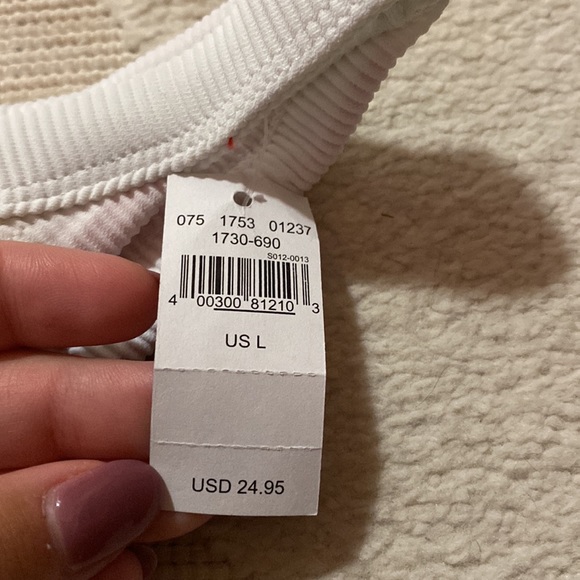 NWT women’s Aerie one should bikini. Large bottom. Medium top - Picture 3 of 4